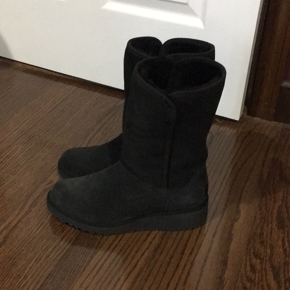 ugg amie black size 8